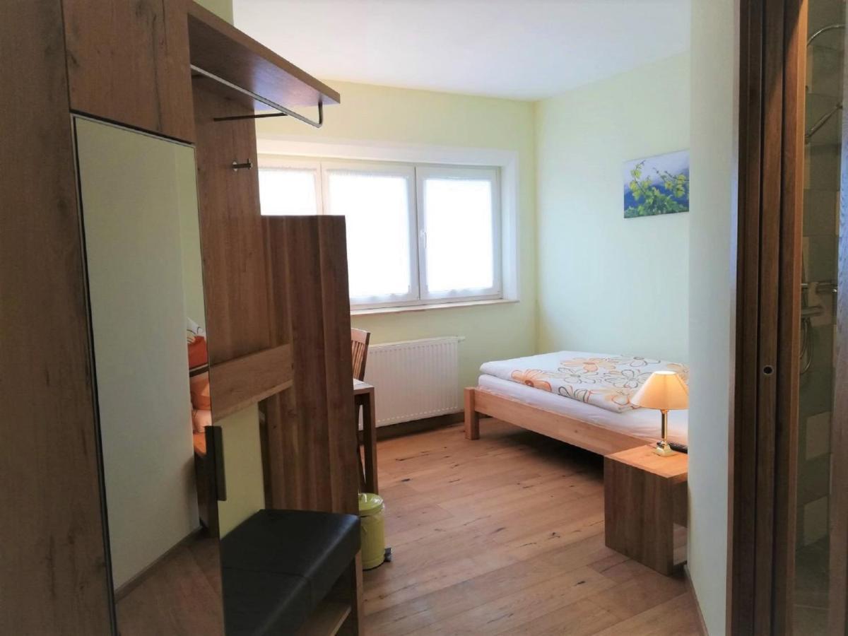 Haus Monti Ξενοδοχείο Maria Lanzendorf Εξωτερικό φωτογραφία